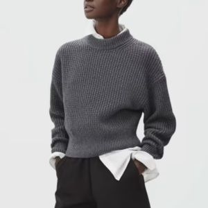 Everlane • The Texture Organic Cotton Crew Sweater in Charcoal Grey